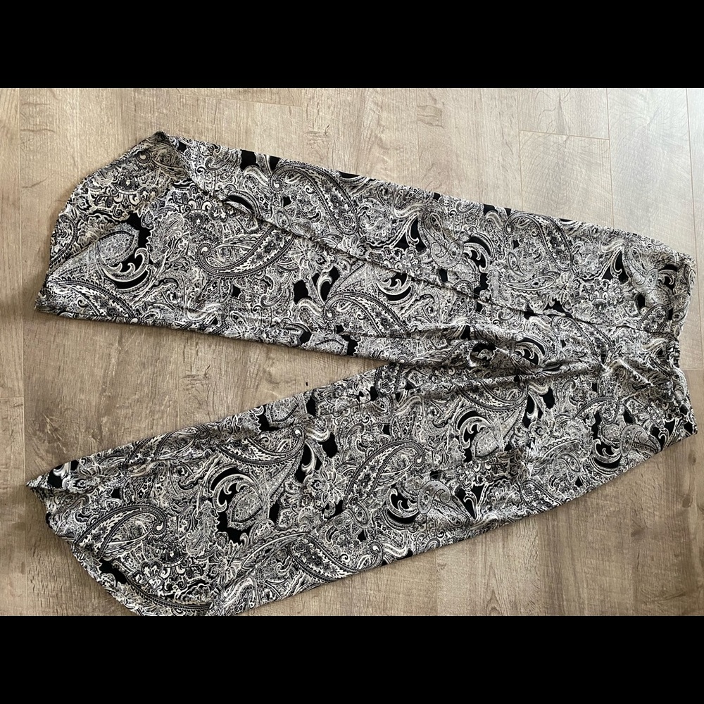 Elan Size Medium Polyester Split Front Legs Elast… - image 7